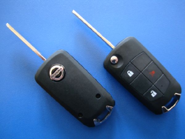 NISSAN  Cube, Micra, Note, Juke, Qashqai  выкидной ключ (корпус) 2 - кнопки + 1 кнопка (PANIС)